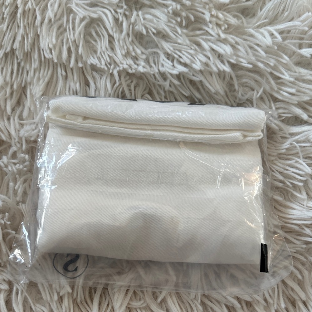 MCM Cream Storage Bag with Black Logo - Picture 4 of 4